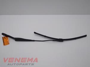 Begagnade Främre torkararm Mercedes C (W205) C-200 2.0 CGI 16V Pris € 29,99 Marginaltabell erbjuds av Venema Autoparts
