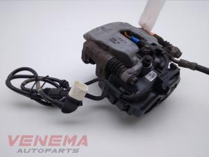 Gebruikte Remklauw (Tang) rechts-achter Mercedes E Estate (S213) E-200d 2.0 Turbo 16V Prijs € 74,99 Margeregeling aangeboden door Venema Autoparts