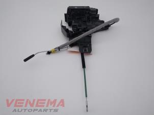 Używane Mechanizm blokady drzwi lewych tylnych wersja 4-drzwiowa Mercedes E Estate (S213) E-200d 2.0 Turbo 16V Cena € 19,99 Procedura marży oferowane przez Venema Autoparts