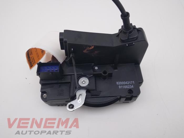 Dörrlåsmekanism, 2-dörrars, vänster från en Renault Trafic New (FL) 2.0 dCi 16V 90 2012