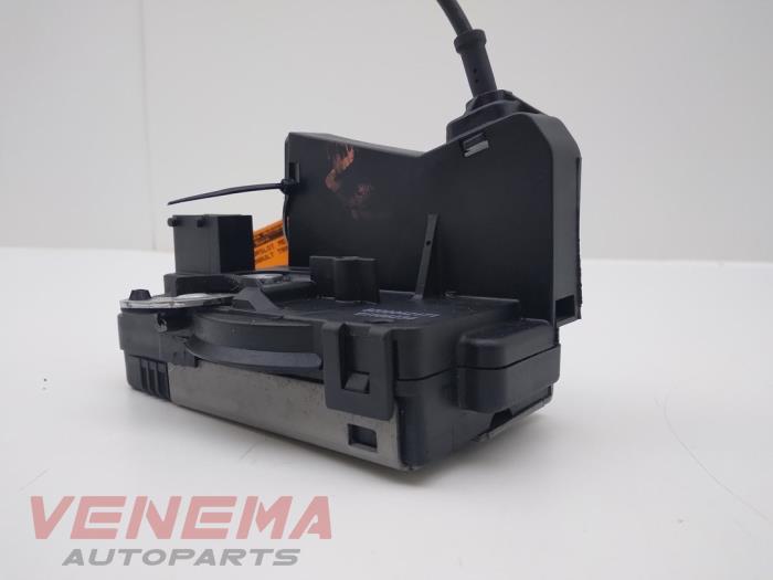 Dörrlåsmekanism, 2-dörrars, vänster från en Renault Trafic New (FL) 2.0 dCi 16V 90 2012