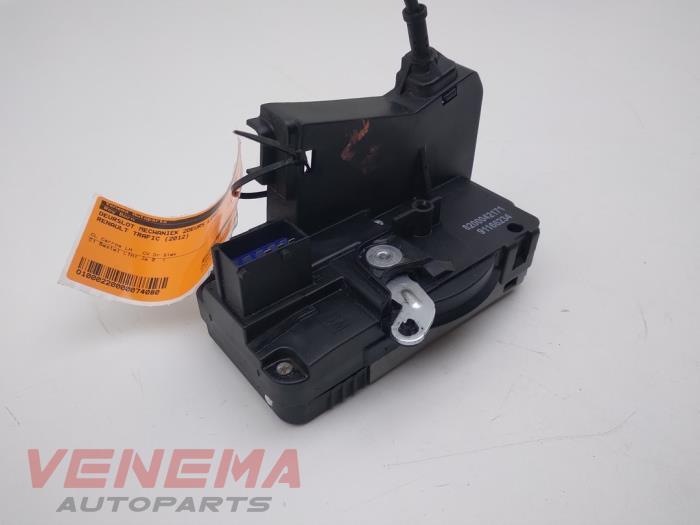 Dörrlåsmekanism, 2-dörrars, vänster från en Renault Trafic New (FL) 2.0 dCi 16V 90 2012