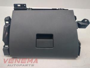 Gebruikte Handschoenenkastje Ford Kuga I 2.0 TDCi 16V 140 Prijs € 56,99 Margeregeling aangeboden door Venema Autoparts