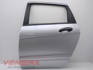 Begagnade Bakdörr, 4-dörrars, vänster Mercedes B (W245) 1.7 B-170 16V Pris € 149,99 Marginaltabell erbjuds av Venema Autoparts