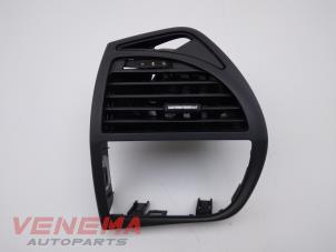 Gebruikte Luchtrooster Dashboard Citroen C4 Picasso (UD/UE/UF) 1.6 16V VTi 120 Prijs € 19,99 Margeregeling aangeboden door Venema Autoparts