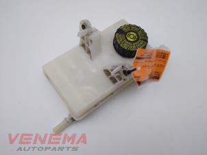 Gebruikte Remvloeistof reservoir Citroen C4 Picasso (UD/UE/UF) 1.6 16V VTi 120 Prijs € 14,99 Margeregeling aangeboden door Venema Autoparts