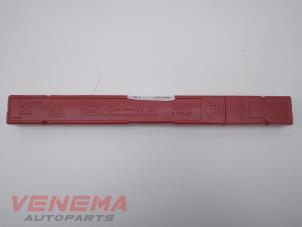 Gebruikte Gevarendriehoek Mini Countryman (F60) 1.5 12V One Prijs € 9,99 Margeregeling aangeboden door Venema Autoparts