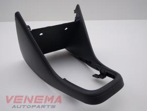 Gebruikte Middenconsoles Volkswagen Polo V (6R) 1.0 12V BlueMotion Technology Prijs € 14,99 Margeregeling aangeboden door Venema Autoparts