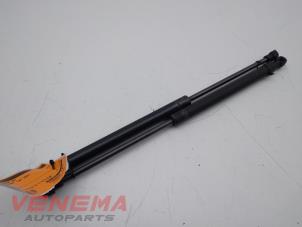 Begagnade Set med gasfjädrar, motorhuv Landrover Discovery III (LAA/TAA) 2.7 TD V6 Pris € 24,99 Marginaltabell erbjuds av Venema Autoparts