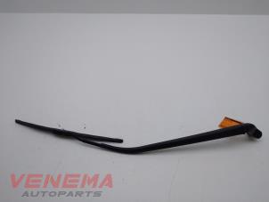 Gebruikte Ruitenwisserarm voor Mazda CX-5 I (KE,GH) 2.2 Skyactiv D 16V 4WD Prijs € 19,99 Margeregeling aangeboden door Venema Autoparts