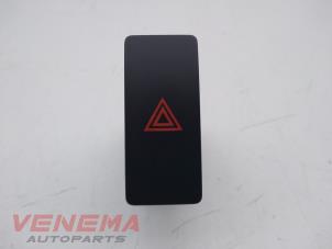 Gebruikte Alarmlicht Schakelaar Mazda CX-5 I (KE,GH) 2.2 Skyactiv D 16V 4WD Prijs € 9,99 Margeregeling aangeboden door Venema Autoparts