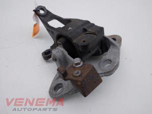 Gebruikte Versnellingsbak Steun Mazda CX-5 I (KE,GH) 2.2 Skyactiv D 16V 4WD Prijs € 19,99 Margeregeling aangeboden door Venema Autoparts