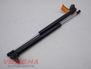 Gebruikte Gasdemperset Achterklep Mazda CX-5 I (KE,GH) 2.2 Skyactiv D 16V 4WD Prijs € 29,99 Margeregeling aangeboden door Venema Autoparts