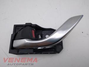 Gebruikte Deurgreep 4Deurs links-voor Mazda CX-5 I (KE,GH) 2.2 Skyactiv D 16V 4WD Prijs € 19,99 Margeregeling aangeboden door Venema Autoparts