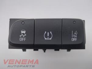 Gebruikte Schakelaar Opel Crossland (X) 1.2 Turbo 12V Prijs € 9,99 Margeregeling aangeboden door Venema Autoparts