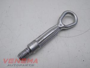 Gebruikte Sleepoog voor BMW 1 serie (F20) 116d 1.5 12V TwinPower Prijs € 14,99 Margeregeling aangeboden door Venema Autoparts