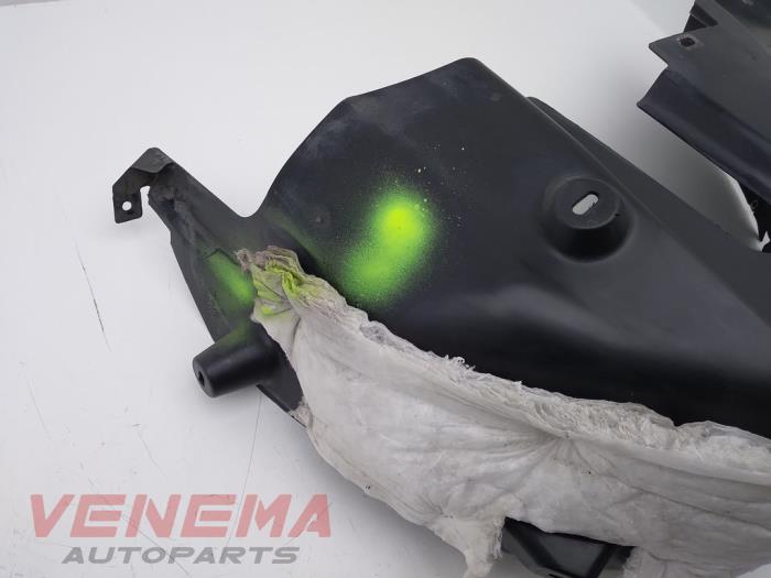 Isolering, hjulhus från en Opel Crossland (X) 1.2 Turbo 12V 2020