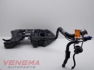 Begagnade Tank Mercedes E Estate (S213) E-300de 2.0 Turbo 16V Pris € 299,99 Marginaltabell erbjuds av Venema Autoparts