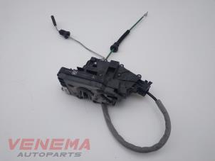 Używane Mechanizm blokady drzwi prawych tylnych wersja 4-drzwiowa Mercedes E Estate (S213) E-300de 2.0 Turbo 16V Cena € 19,99 Procedura marży oferowane przez Venema Autoparts