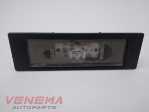 Begagnade Nummerskyltbelysning BMW Z4 Roadster (E89) sDrive 18i 2.0 16V Pris € 9,99 Marginaltabell erbjuds av Venema Autoparts