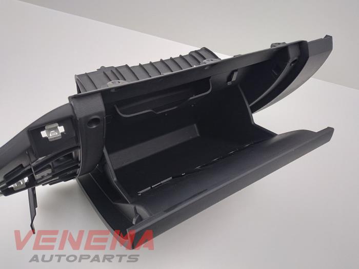 Handskfack från en Volkswagen Up! (121) 1.0 12V 75 2016