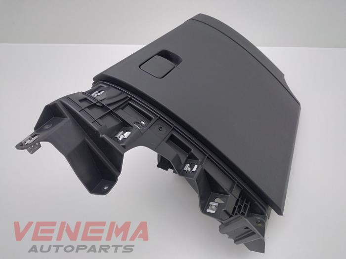 Handskfack från en Volkswagen Up! (121) 1.0 12V 75 2016