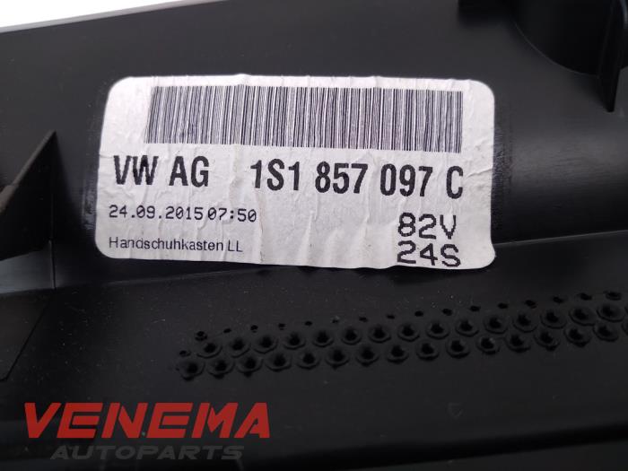 Handskfack från en Volkswagen Up! (121) 1.0 12V 75 2016