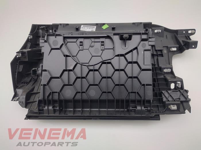 Handskfack från en Volkswagen Up! (121) 1.0 12V 75 2016