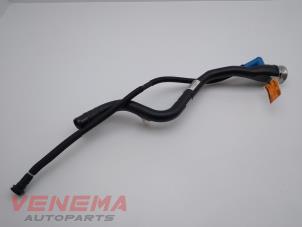 Begagnade Påfyllningsrör, bränsletank BMW 3 serie Touring (E91) 318i 16V Pris € 29,99 Marginaltabell erbjuds av Venema Autoparts
