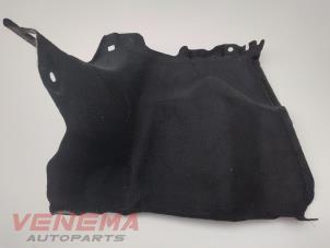 Używane Tapicerka pokrywy bagaznika lewa Peugeot 108 1.0 12V VVT-i Cena € 24,99 Procedura marży oferowane przez Venema Autoparts