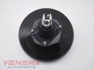 Begagnade Bromsservo Peugeot 108 1.0 12V VVT-i Pris € 24,99 Marginaltabell erbjuds av Venema Autoparts