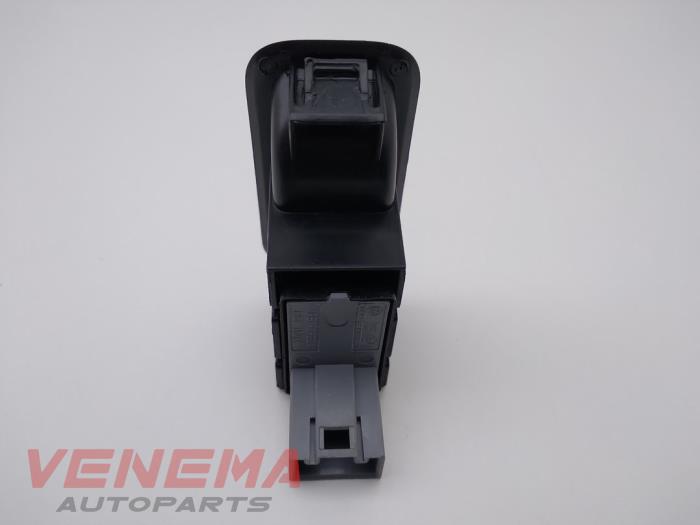 Elektrisch Raam Schakelaar van een Volkswagen Polo V (6R) 1.2 TDI 12V BlueMotion 2012