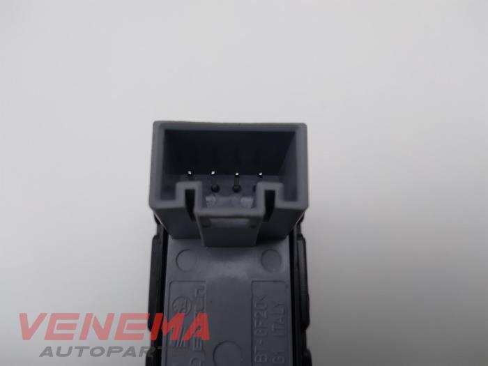 Elektrisch Raam Schakelaar van een Volkswagen Polo V (6R) 1.2 TDI 12V BlueMotion 2012