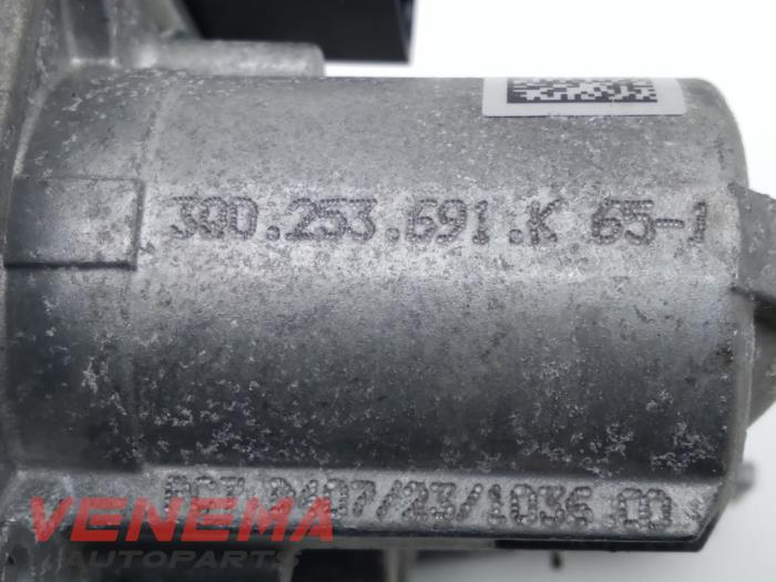 EGR-ventil från en Audi A3 Sportback (8YA) 2.0 30 TDI 16V 2023