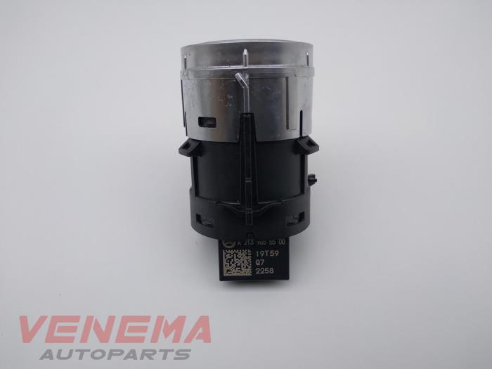 Start/stopp-brytare från en Mercedes-Benz C (C205) C-300 2.0 Turbo 16V 2019