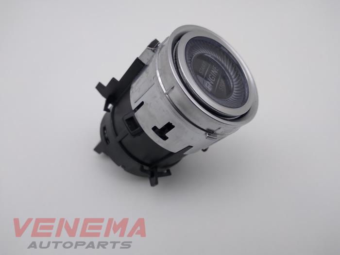 Start/stopp-brytare från en Mercedes-Benz C (C205) C-300 2.0 Turbo 16V 2019