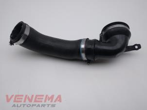 Gebruikte Aanzuigslang Lucht Citroen C5 Aircross I (A4/AC/AJ/AR) 1.6 Turbo 180 16V Prijs € 39,99 Margeregeling aangeboden door Venema Autoparts