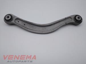 Begagnade Bakre övre gaffelben, höger Mercedes C (C205) C-300 2.0 Turbo 16V Pris € 14,99 Marginaltabell erbjuds av Venema Autoparts