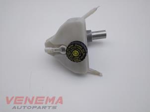 Begagnade Huvudcylinder Mercedes C (C205) C-300 2.0 Turbo 16V Pris € 29,99 Marginaltabell erbjuds av Venema Autoparts