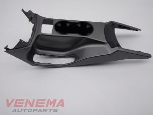 Begagnade Mugghållare Ford Kuga II (DM2) 1.5 EcoBoost 16V 150 Pris € 59,99 Marginaltabell erbjuds av Venema Autoparts