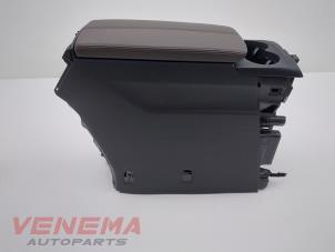 Używane Konsole srodkowe Citroen C5 Aircross I (A4/AC/AJ/AR) 1.6 Turbo 180 16V Cena € 249,99 Procedura marży oferowane przez Venema Autoparts