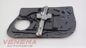 Gebruikte Ruitmechaniek 4Deurs links-voor Ford Fiesta 6 (JA8) 1.0 EcoBoost 12V 100 Prijs € 39,99 Margeregeling aangeboden door Venema Autoparts