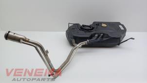 Gebruikte Tank Ford Fiesta 6 (JA8) 1.0 EcoBoost 12V 100 Prijs € 49,99 Margeregeling aangeboden door Venema Autoparts