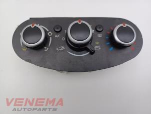 Gebruikte Kachel Bedieningspaneel Renault Twingo III (AH) 1.0 SCe 70 12V Prijs € 34,99 Margeregeling aangeboden door Venema Autoparts