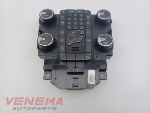 Gebruikte Multi Media Regelunit Volvo V40 (MV) 2.0 D2 16V Prijs € 59,99 Margeregeling aangeboden door Venema Autoparts