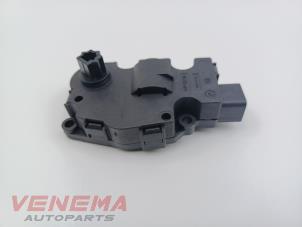 Gebruikte Kachelklep Motor Volvo V40 (MV) 2.0 D2 16V Prijs € 9,99 Margeregeling aangeboden door Venema Autoparts