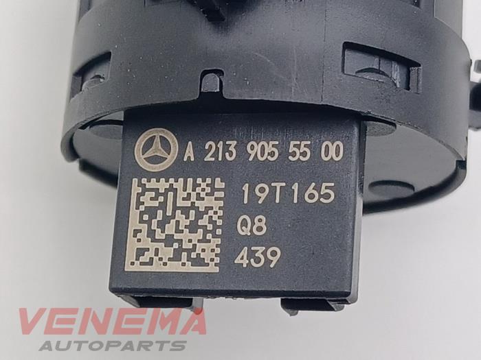 Start/stopp-brytare från en Mercedes-Benz C Estate (S205) C-300d 2.0 Turbo 16V 2019