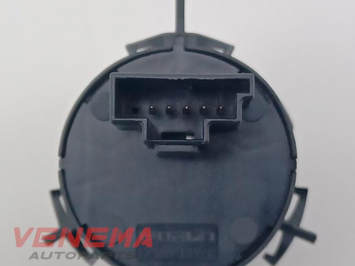 Start/stopp-brytare från en Mercedes-Benz C Estate (S205) C-300d 2.0 Turbo 16V 2019