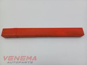 Begagnade Varningstriangel Volvo V40 (MV) 2.0 D2 16V Pris € 9,99 Marginaltabell erbjuds av Venema Autoparts