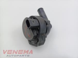 Używane Pompa wodna Mercedes GLE (W166) 350d 3.0 V6 24V BlueTEC 4-Matic Cena € 59,99 Procedura marży oferowane przez Venema Autoparts